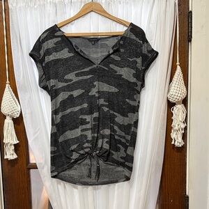 Lucky Brand, Camouflage V-Neck Tie-Front Top. Size S.